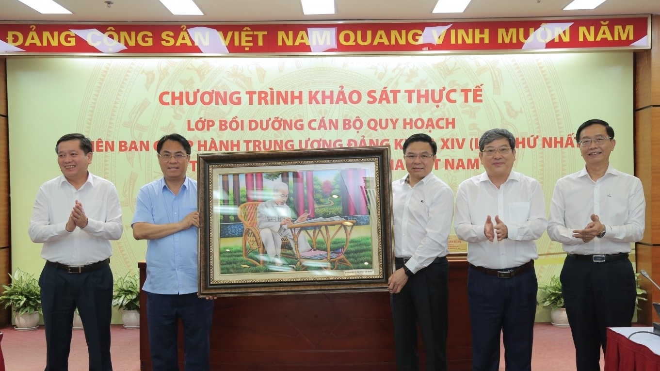 [PetroTimesTV] Lớp bồi dưỡng cán bộ quy hoạch Ủy viên BCH Trung ương khóa XIV khảo sát thực tế tại Petrovietnam