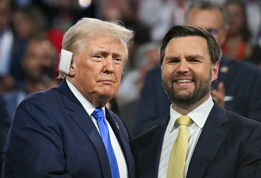 Ông Donald Trump và ứng viên cấp phó J.D. Vance tại Đại hội Toàn quốc đảng Cộng hòa ở Milwaukee, bang Wisconsin ngày 16/7. Ảnh: AFP