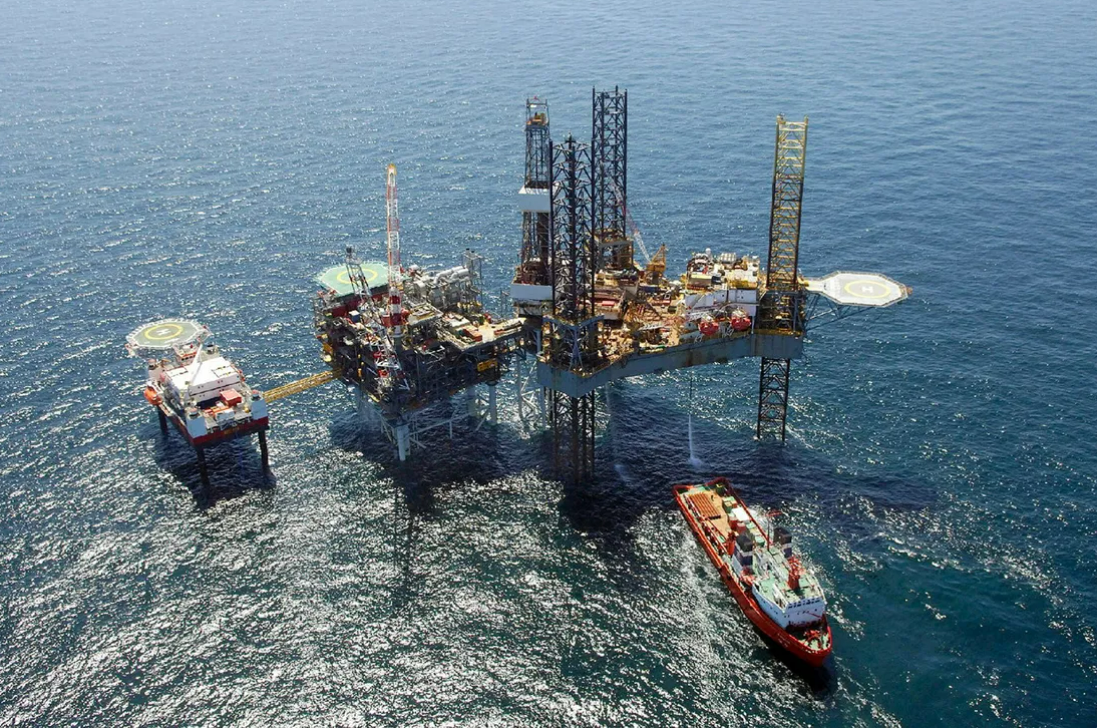Shell và ExxonMobil bán tài sản Biển Bắc trong thỏa thuận trị giá 180 triệu USD