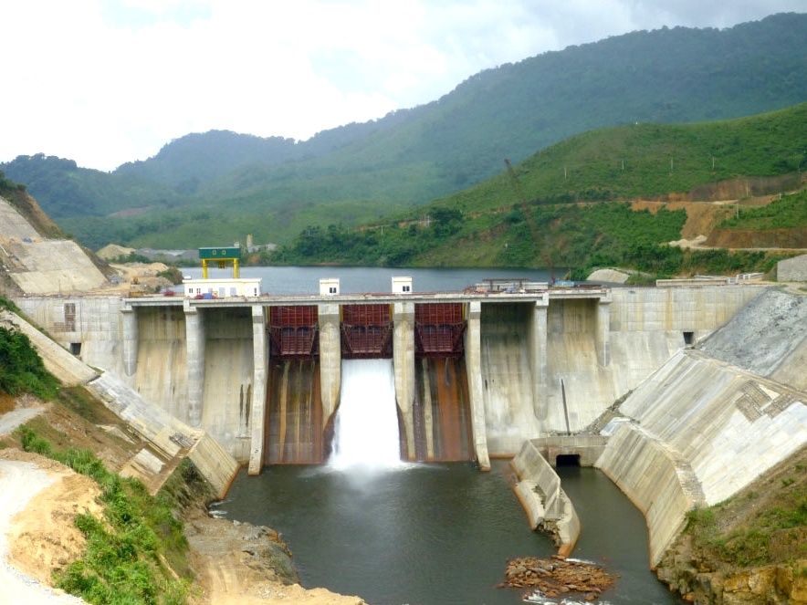 Đập chính của nhà máy thuỷ điện A Lưới.
