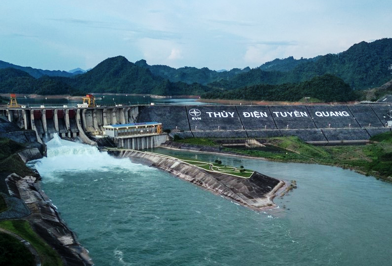 Hồ thủy điện Tuyên Quang mở 1 cửa xả đáy