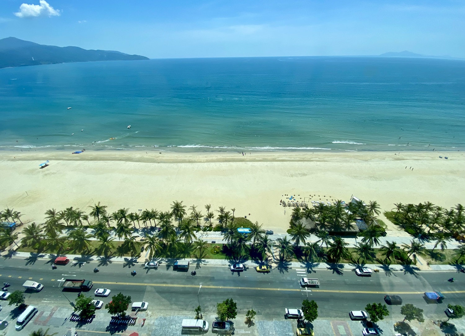 Độc đáo dù lượn giữa biển trời ở độ cao gần 100m