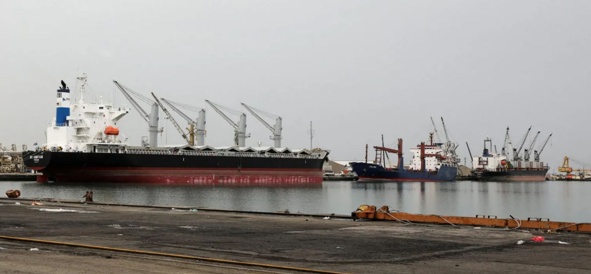 Mỹ cảnh báo con tàu bị Houthi tấn công có thể làm tràn hàng triệu thùng dầu