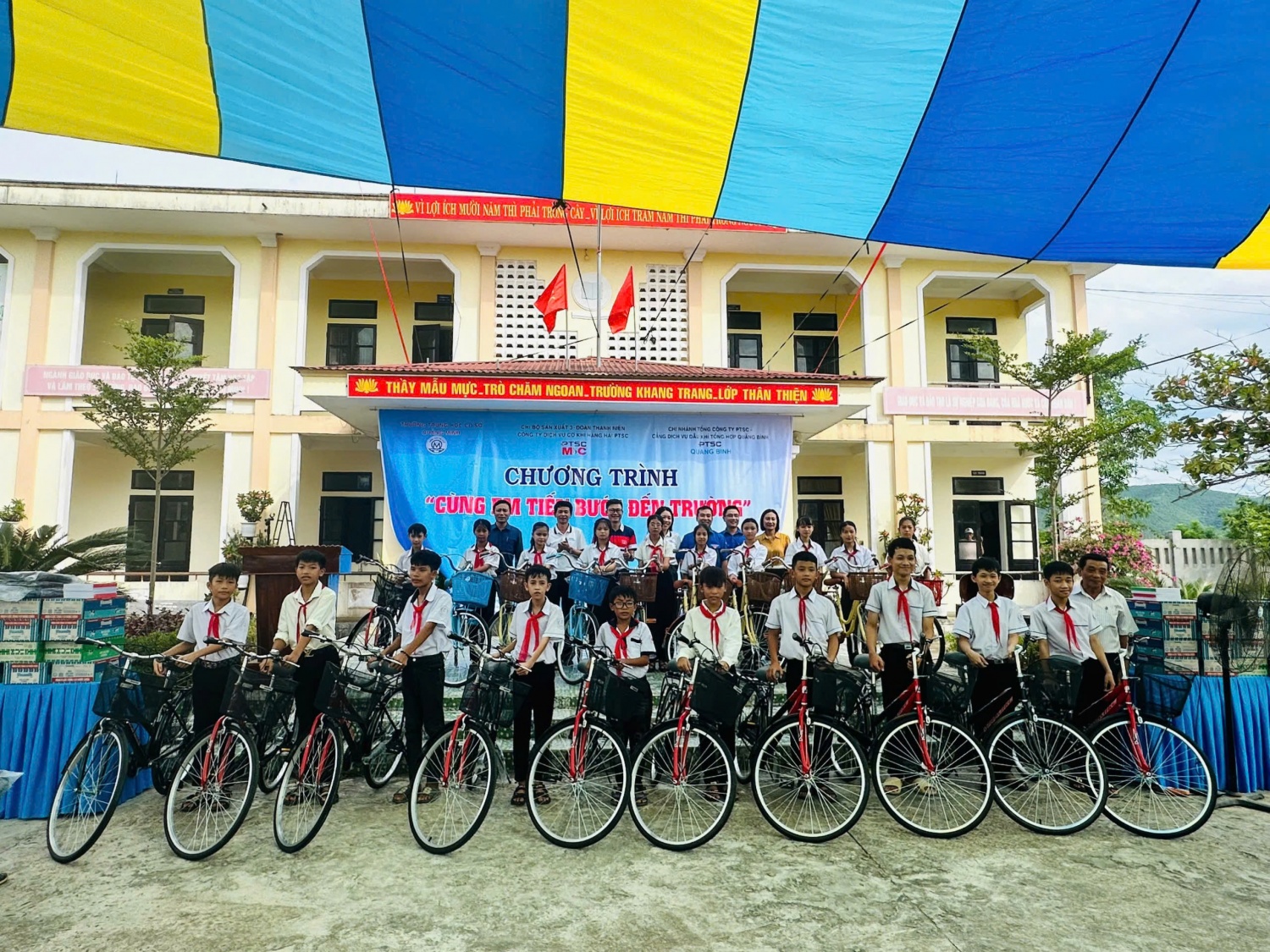 PTSC M&C, PTSC Quảng Bình, Cùng em tiến bước đến trường