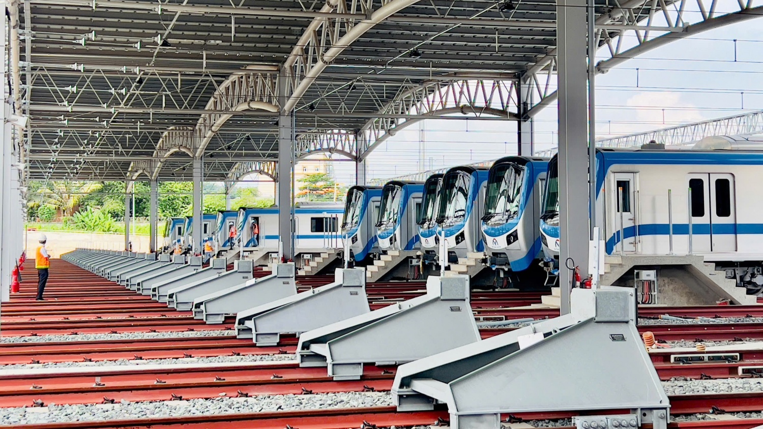 Lần đầu lái tàu người Việt Nam vận hành toàn tuyến Metro số 1