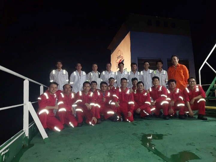 Tàu PVT Neptune của Tổng công ty PVTrans cứu hộ ngư dân Myanmar gặp nạn trên biển