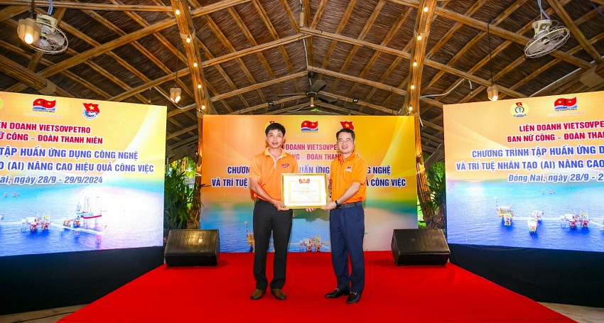 Đoàn Thanh niên và Ban Nữ công Vietsovpetro tổ chức chương trình “Một đội ngũ - Một mục tiêu”