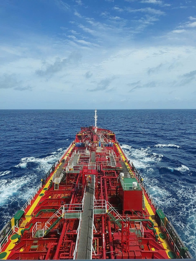 Tàu PVT Neptune của Tổng công ty PVTrans cứu hộ ngư dân Myanmar gặp nạn trên biển