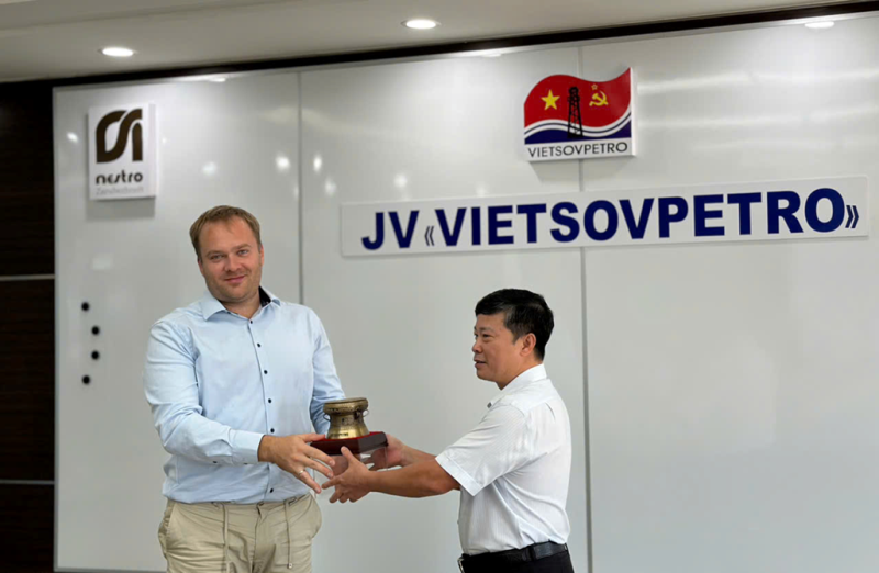 Đoàn cán bộ, chuyên gia Gazprom thăm và trao đổi kinh nghiệm tại Vietsovpetro
