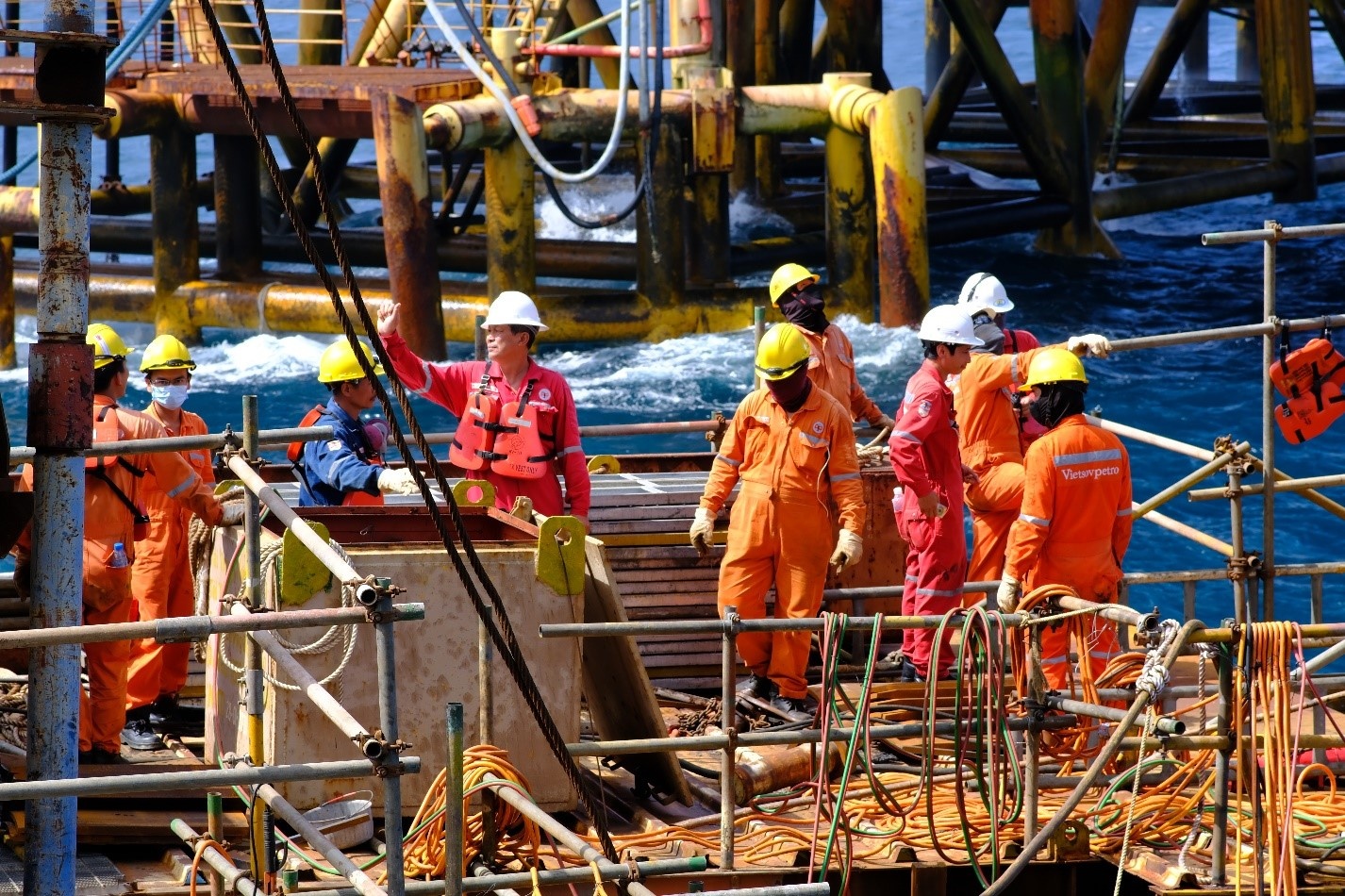 công tác ATSKMT được Liên doanh Vietsovpetro xác định là yếu tố nền tảng, quan trọng hàng đầu để đảm bảo phát triển bền vững