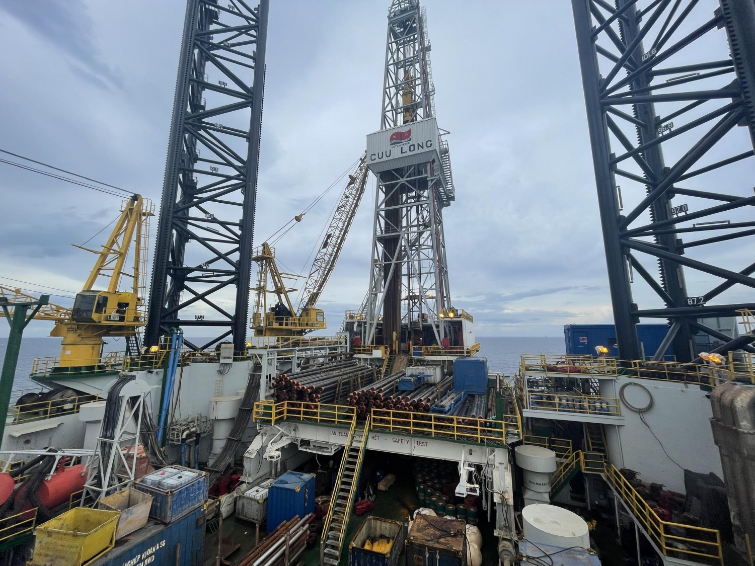 giàn Cửu Long và tàu Vũng Tàu 01 vào làm việc bình thường, không ảnh hưởng đến sản xuất của Vietsovpetro