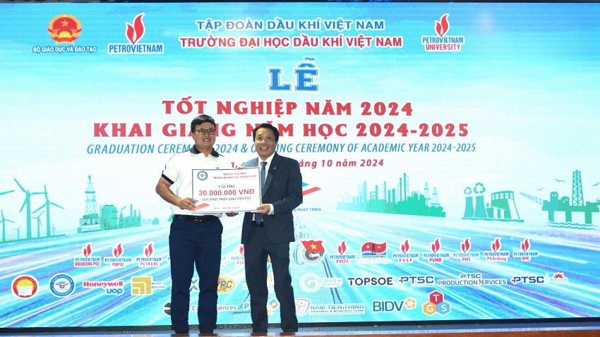 Doanh nghiệp đồng hành cùng sinh viên PVU Doanh nghiệp đồng hành cùng sinh viên PVU