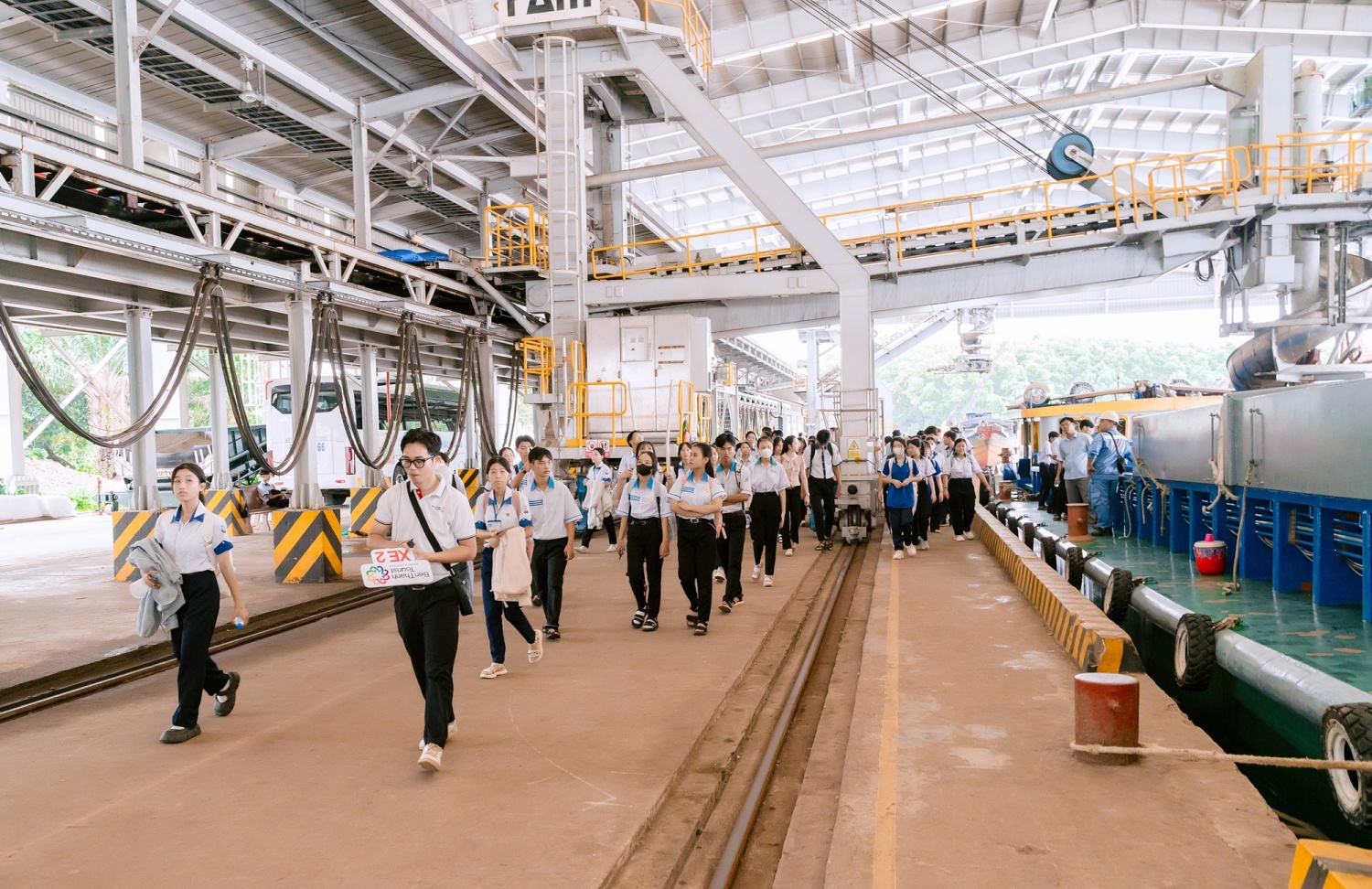 Phân bón Cà Mau trao 200 suất học bổng tới học sinh tỉnh Cà Mau 6
