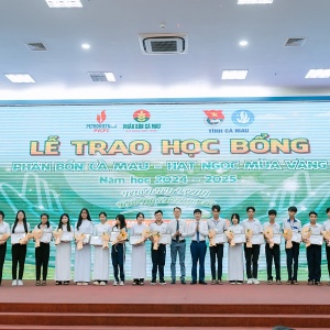 Phân bón Cà Mau trao 200 suất học bổng tới học sinh tỉnh Cà Mau