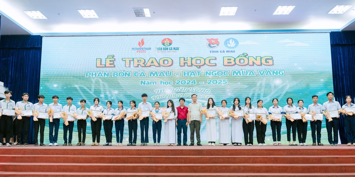 Phân bón Cà Mau trao 200 suất học bổng tới học sinh tỉnh Cà Mau 3