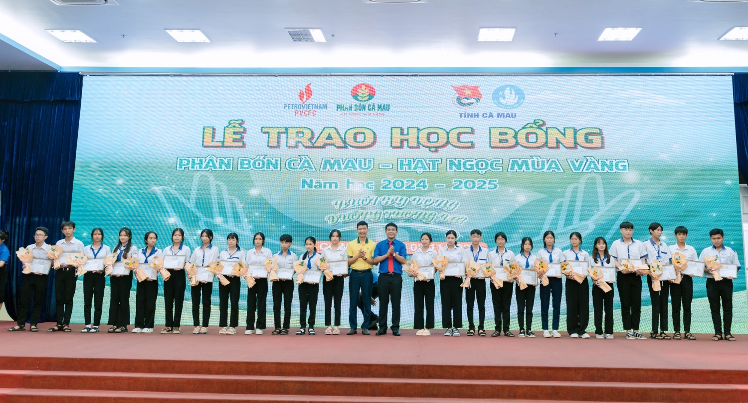 Phân bón Cà Mau trao 200 suất học bổng tới học sinh tỉnh Cà Mau 4