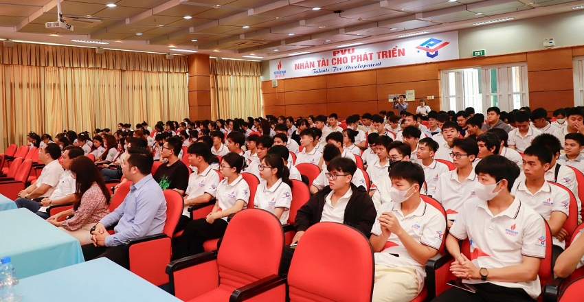 Hơn 400 sinh viên tham gia tập huấn tuyên truyền về biển, đảo