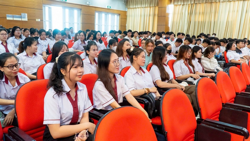 Hơn 400 sinh viên tham gia tập huấn tuyên truyền về biển, đảo