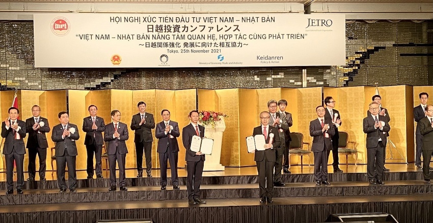 Xây dựng Đảng trong doanh nghiệp có vốn đầu tư nước ngoài - Nhìn từ thực tiễn ở một chi bộ Đảng Xây dựng Đảng trong doanh nghiệp có vốn đầu tư nước ngoài - Nhìn từ thực tiễn ở một chi bộ Đảng