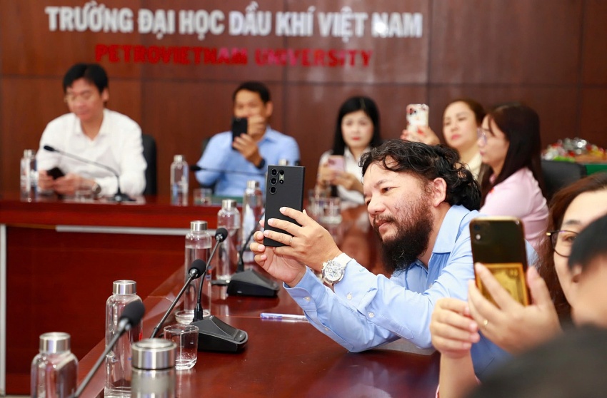 PVU tổ chức tọa đàm “Kỹ năng làm việc hiệu quả với Gen Z”