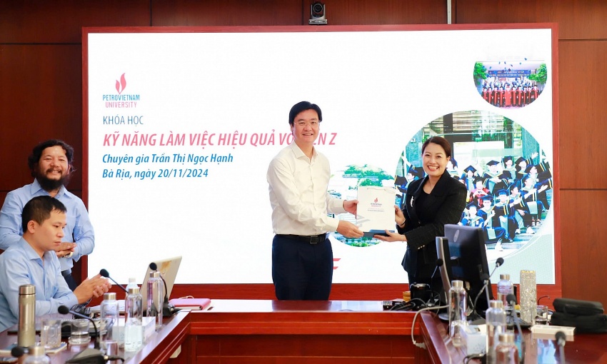 PVU tổ chức tọa đàm “Kỹ năng làm việc hiệu quả với Gen Z”