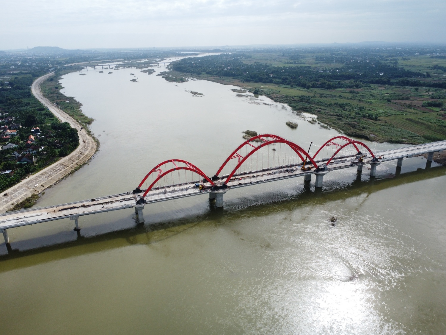 Sau khi hoàn thành, cầu Trà Khúc 3 sẽ là cây cầu thứ 6 bắc qua sông Trà Khúc gồm cầu Trà Khúc 1, Trà Khúc 2, Thạch Bích, Cổ Luỹ, và cầu đường cao tốc Đà Nẵng – Quảng Ngãi.