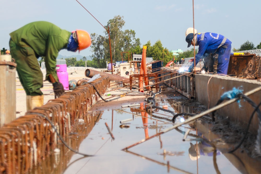 [Chùm ảnh] Cận cảnh dự án cầu Trà Khúc 3 sắp 