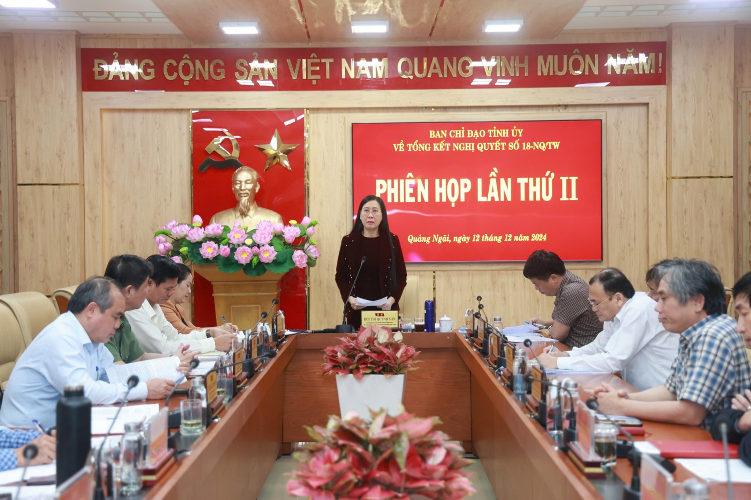 Bí thư Tỉnh uỷ Bùi Thị Quỳnh Vân chủ trì và yêu cầu các cấp thực hiện các Đề án sắp xếp, tinh gọn đúng với tinh thần chỉ đạo của trung ương là “không để đứt gãy trong tổ chức hoạt động, không ảnh hưởng đến công việc chung và không để gián đoạn”.