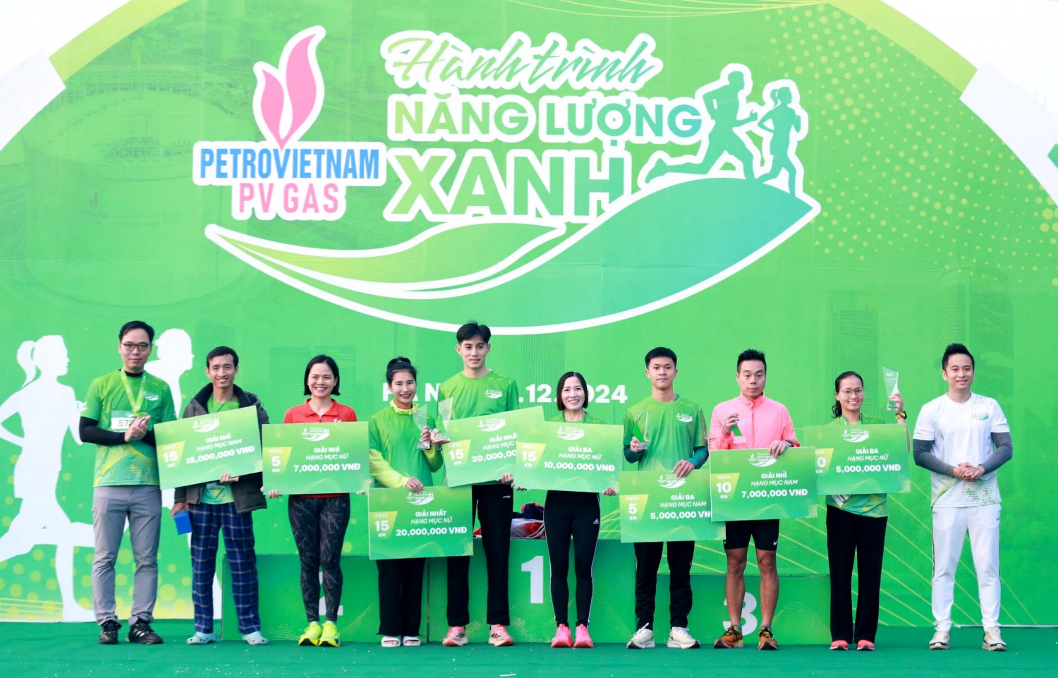 Trao nhiều giải thưởng cho các VĐV đạt thành tích xuất sắc ở các cự ly Trao nhiều giải thưởng cho các VĐV đạt thành tích xuất sắc ở các cự ly