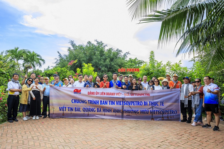 Vietsovpetro tổ chức chương trình đi thực tế tìm hiểu và thu thập thông tin để viết tin bài