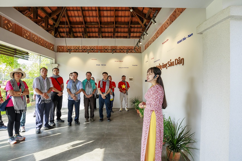 Vietsovpetro tổ chức chương trình đi thực tế tìm hiểu và thu thập thông tin để viết tin bài