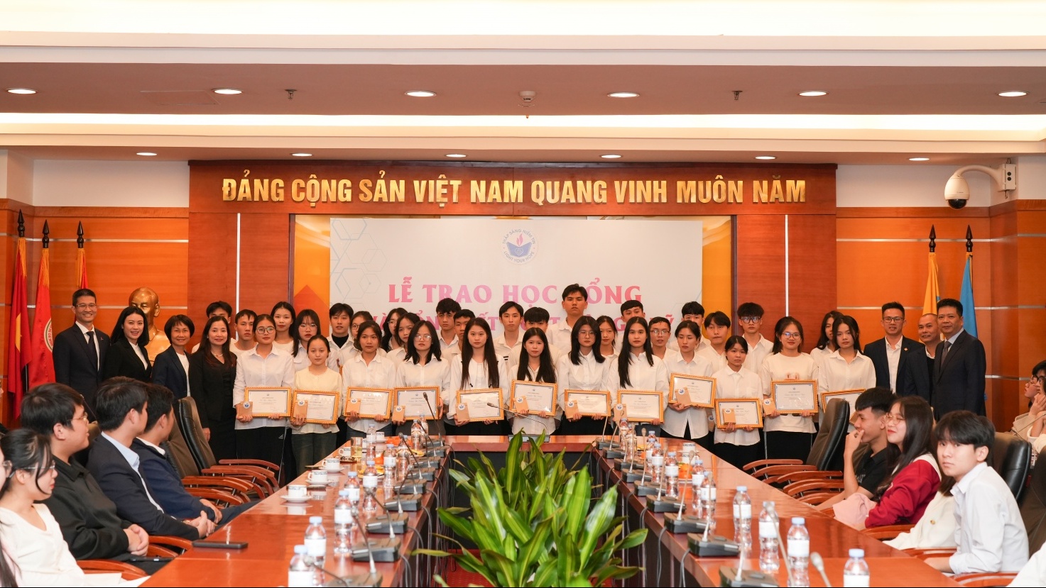 PVcomBank sát cánh cùng sinh viên "thắp sáng ước mơ"