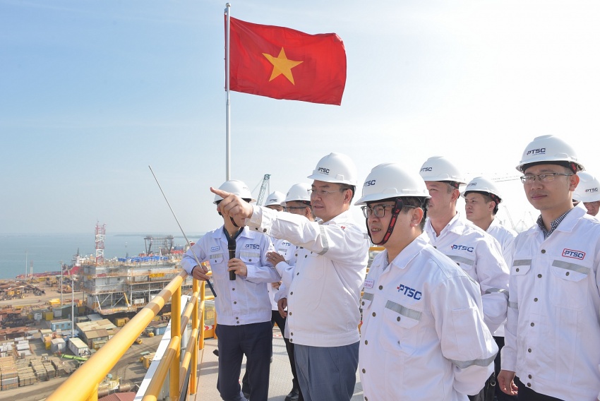 Chùm ảnh: Thứ trưởng Bộ Công Thương Trương Thanh Hoài tham quan Trung tâm công nghiệp năng lượng và hậu cần kỹ thuật PTSC/Petrovietnam