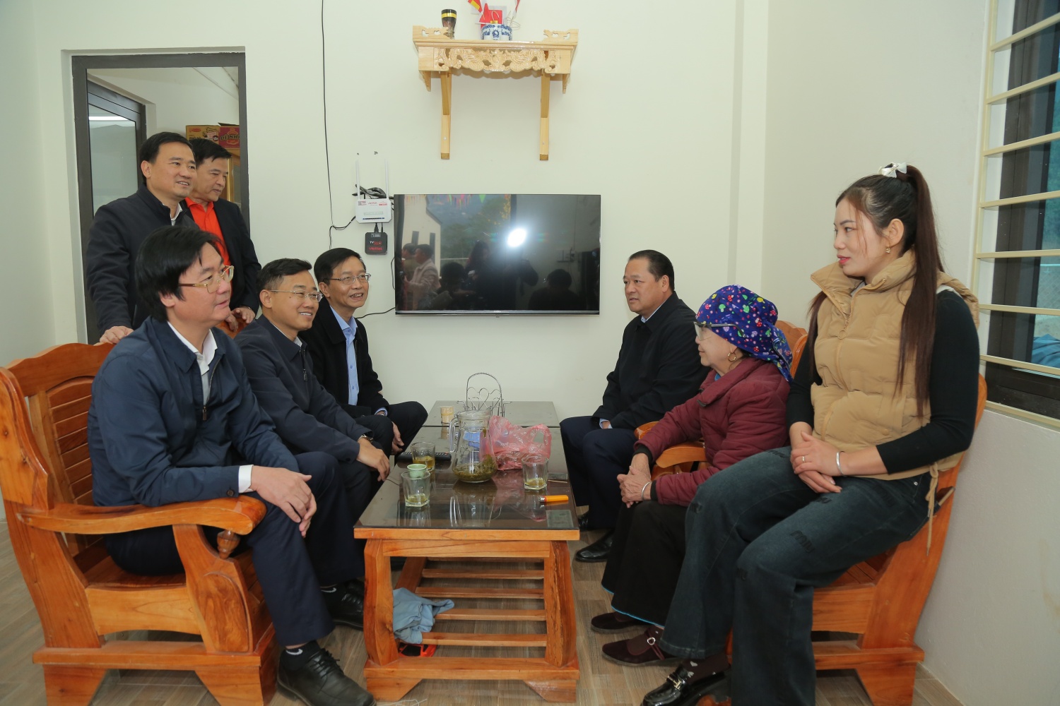 người dân thôn Kho Vàng và người Dầu khí lại cùng nhau ôn lại câu chuyện năm qua, về những ngày                                                                                                                               hưởng ứng lời kêu gọi của Măt trậ