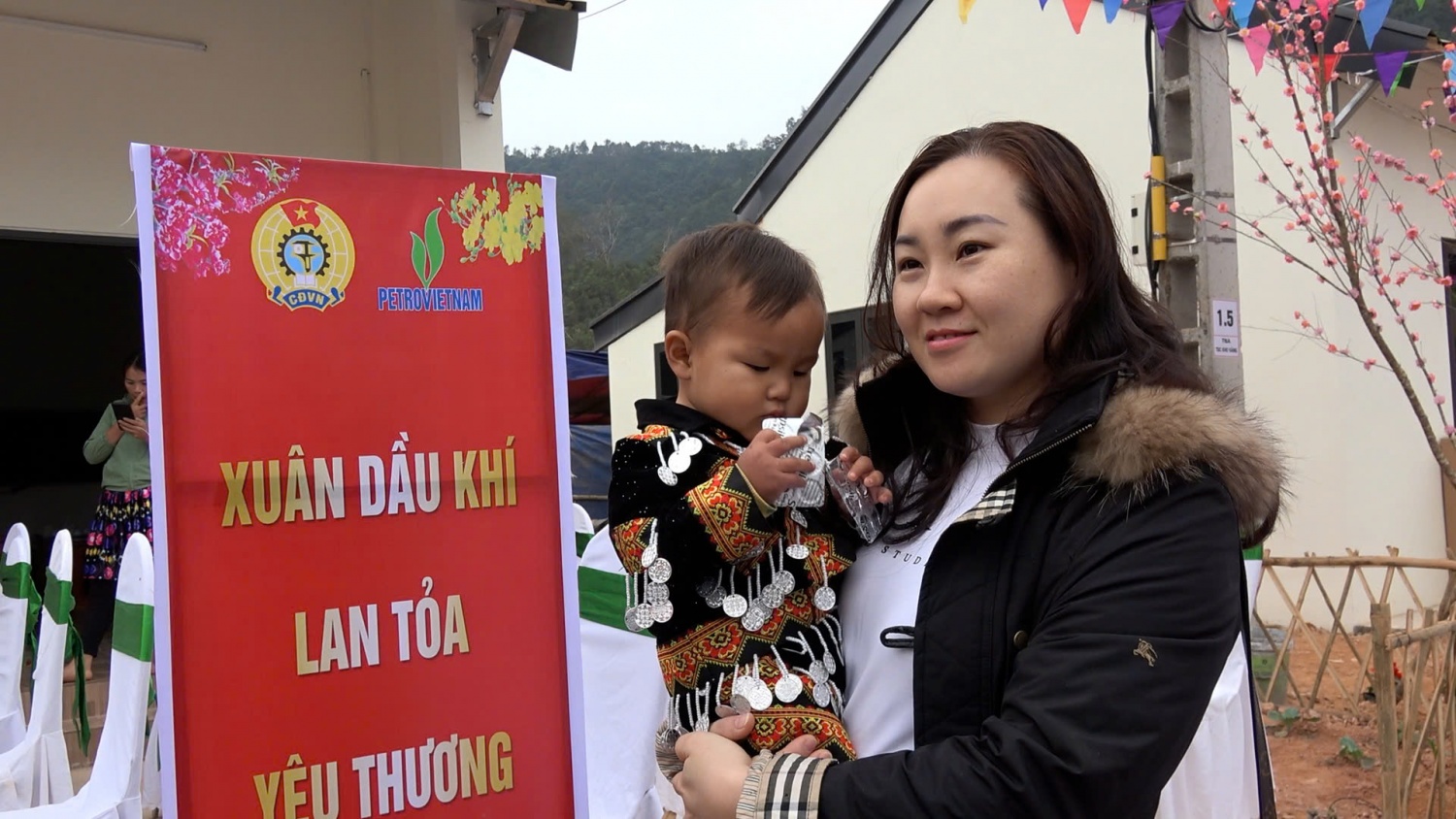 Ấm áp nghĩa tình 