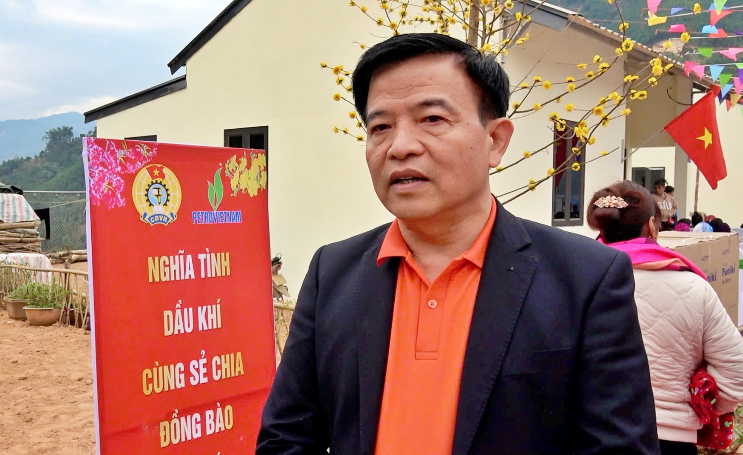 Ấm áp nghĩa tình 