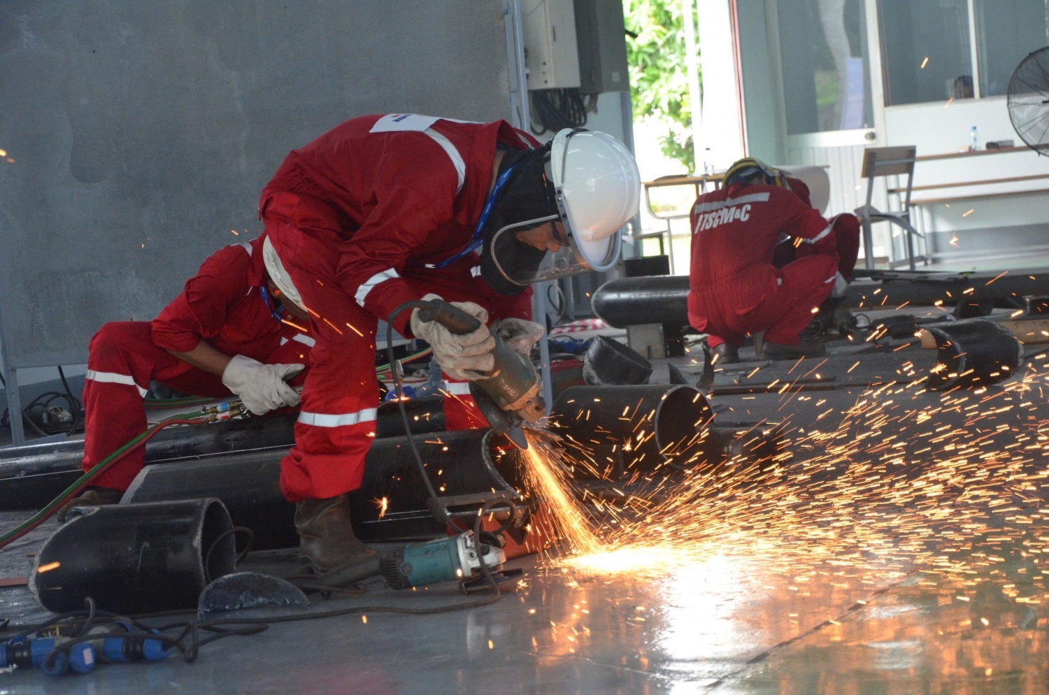Ngưởi lao động Dầu khí tích cực rèn luyện, nâng cao tay nghề Ngưởi lao động Dầu khí tích cực rèn luyện, nâng cao tay nghề