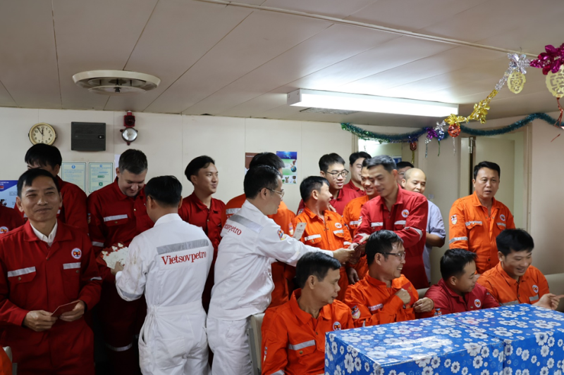 Vietsovpetro tăng cường trách nhiệm và sự sẻ chia đến người lao động nhân dịp Tết Nguyên đán Ất Tỵ 2025