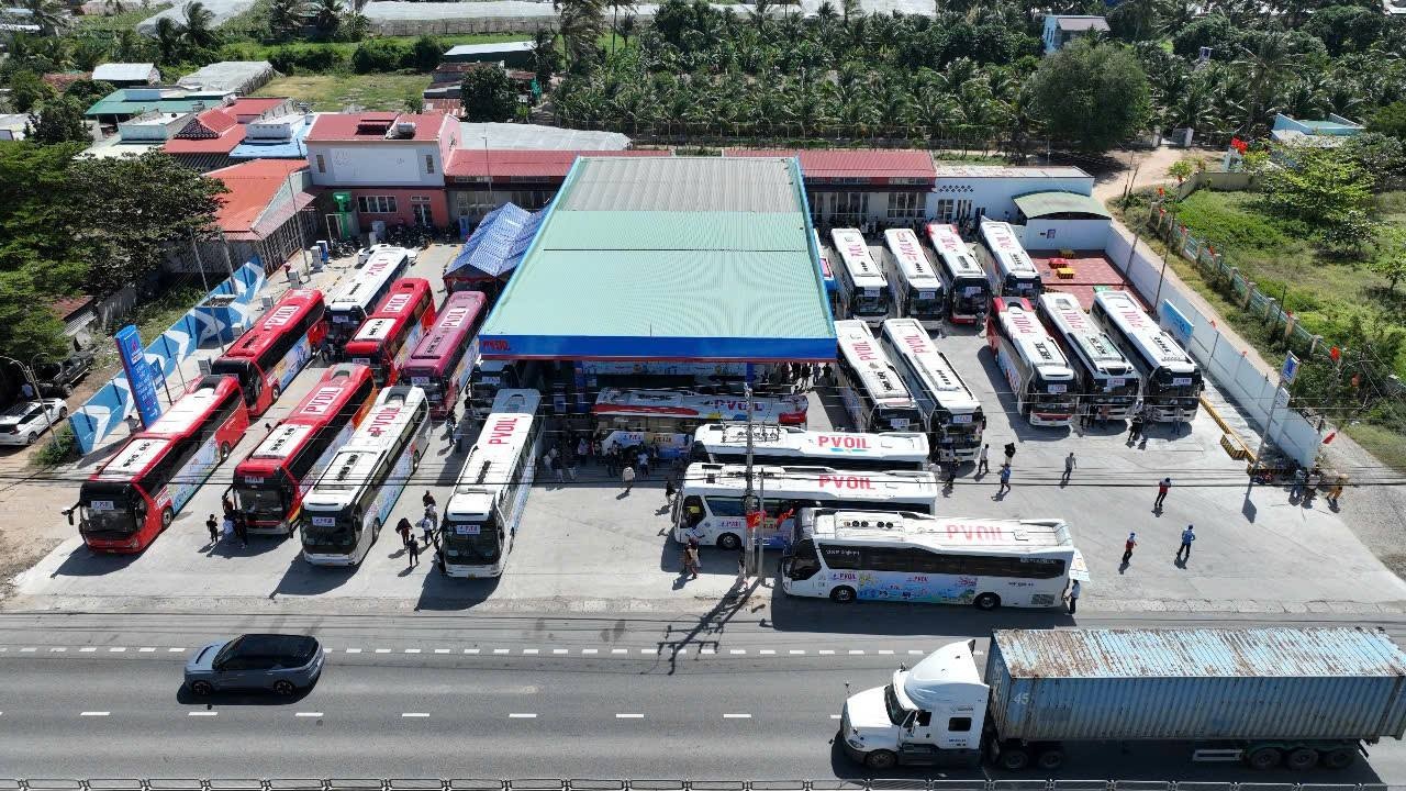 “Cùng PVOIL về quê đón Tết” - Hành trình đong đầy yêu thương