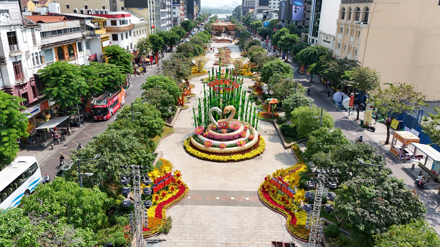 [Chùm ảnh] Toàn cảnh đường hoa Nguyễn Huệ trước ngày khai mạc