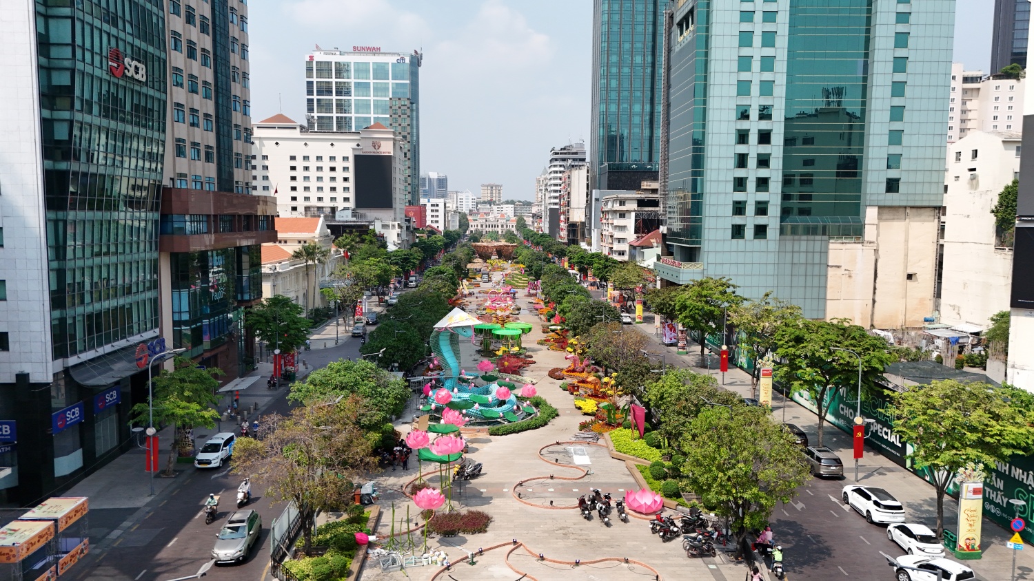 [Chùm ảnh] Toàn cảnh đường hoa Nguyễn Huệ trước ngày khai mạc