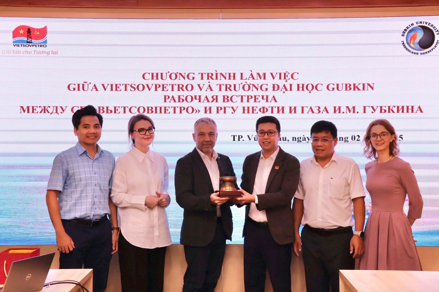 Trường Đại học Tổng hợp Dầu khí Gubkin thăm và làm việc tại Vietsovpetro