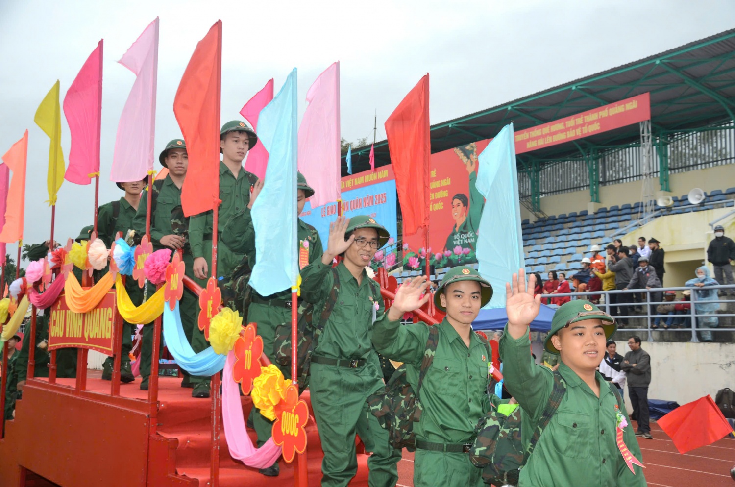 Thanh niên Đà Nẵng, Quảng Nam, Quảng Ngãi hăng hái lên đường nhập ngũ năm 2025