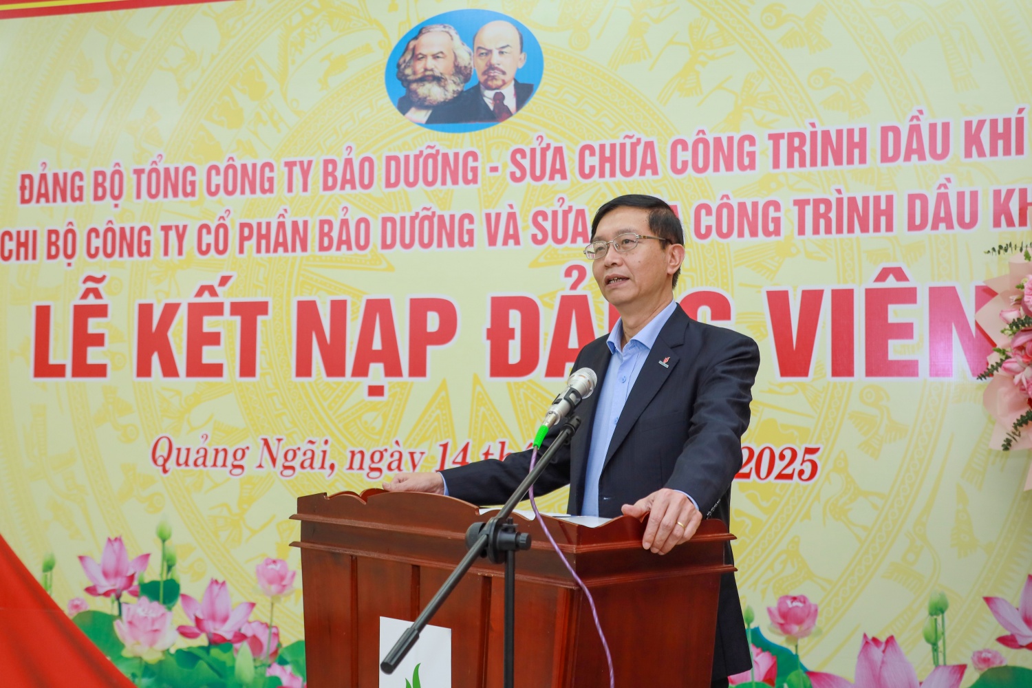 5. Đồng chí Trần Quang Dũng - Phó Bí thư Thường trực Đảng uỷ Tập đoàn phát biểu tại buổi lễ. 5. Đồng chí Trần Quang Dũng - Phó Bí thư Thường trực Đảng uỷ Tập đoàn phát biểu tại buổi lễ.