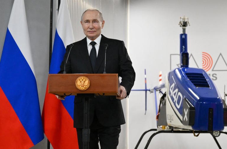 Ông Putin ám chỉ sự tham gia của phương Tây vào cuộc tấn công cơ sở hạ tầng dầu mỏ ở Nga của Ukraine