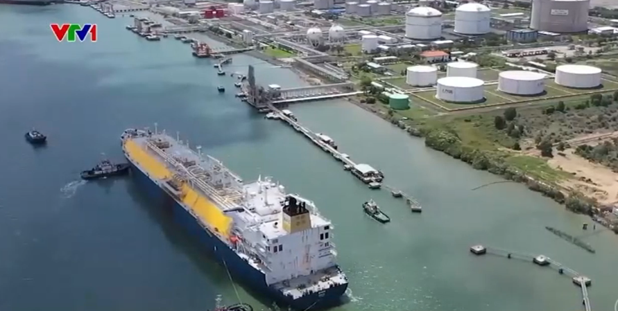 [VIDEO] Ngày mới tại kho cảng ngành Dầu khí