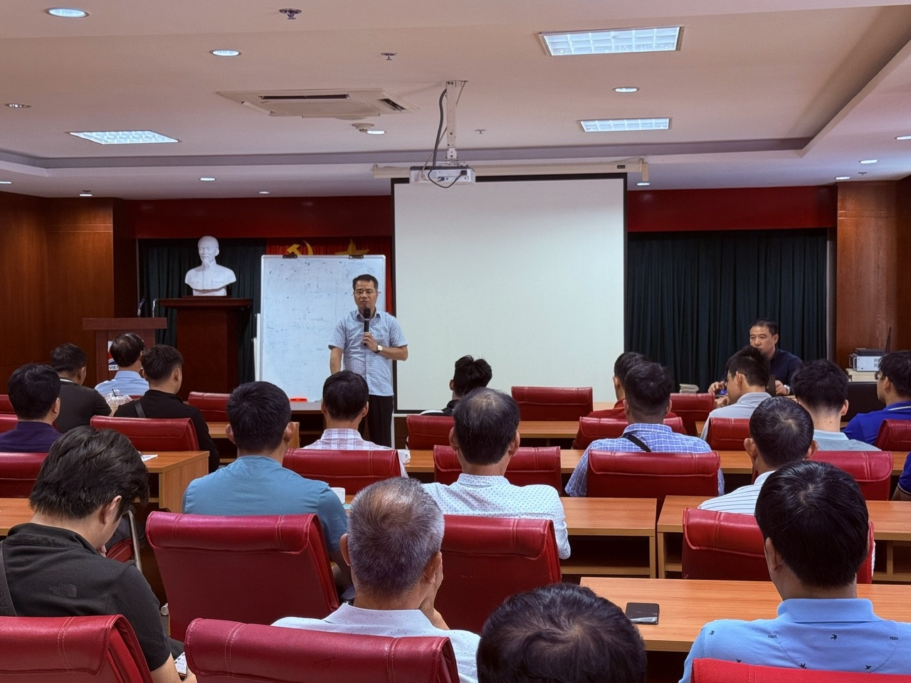 Công đoàn Vietsovpetro tổ chức tập huấn cho đội ngũ an toàn vệ sinh viên năm 2025