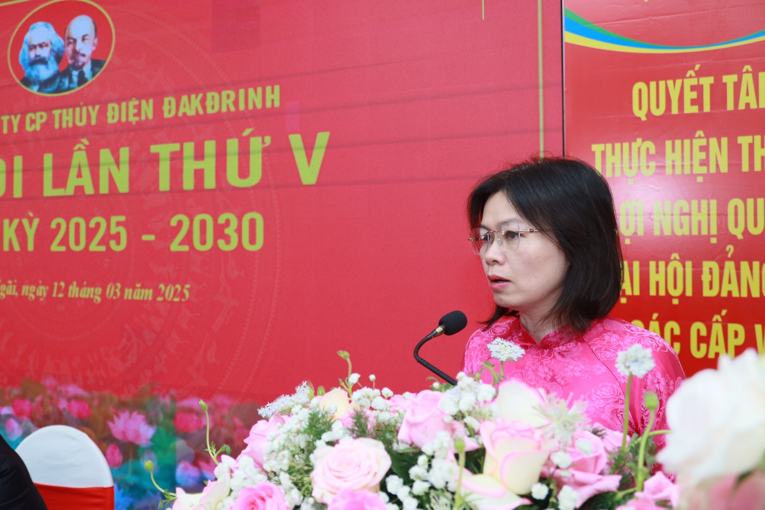 Đồng chí Ngô Hồng Vân - Phó bí thư thường trực Đảng uỷ, Chủ tịch Công đoàn PV Power phát biểu chỉ đạo tại Đại hội. Đồng chí Ngô Hồng Vân - Phó bí thư thường trực Đảng uỷ, Chủ tịch Công đoàn PV Power phát biểu chỉ đạo tại Đại hội.