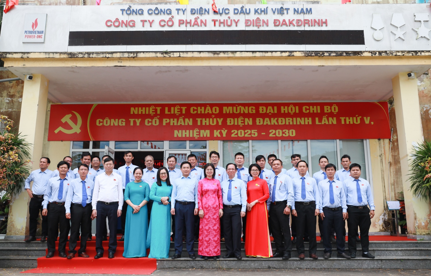 Các cấp uỷ, đảng viên quyết tâm thực hiện thắng lợi các nhiệm vụ đề ra trong nhiệm kỳ 2025 - 2030. Các cấp uỷ, đảng viên quyết tâm thực hiện thắng lợi các nhiệm vụ đề ra trong nhiệm kỳ 2025 - 2030.