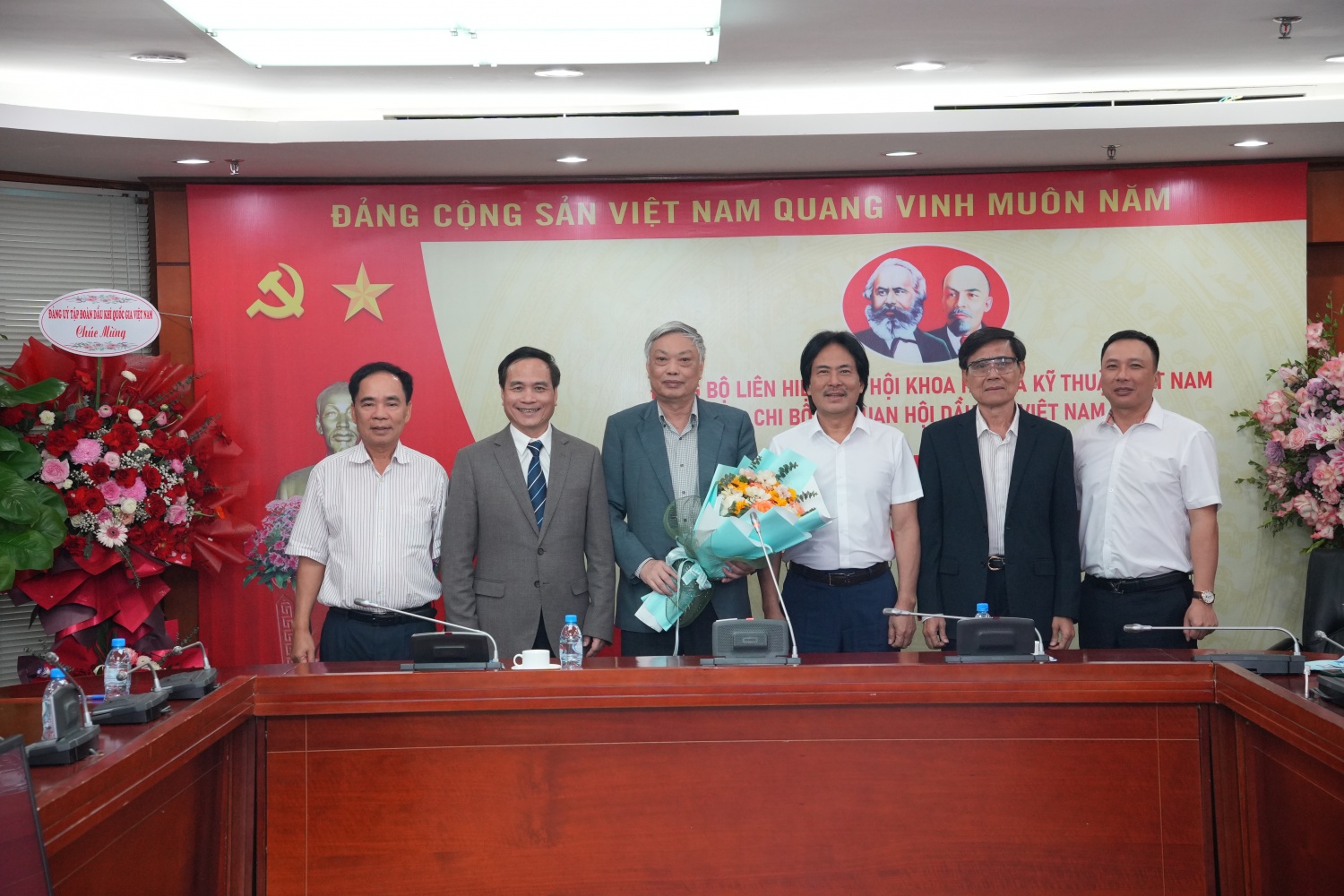 Đẩy mạnh công tác tư vấn, phản biện chính sách trong phát triển ngành năng lượng và dầu khí